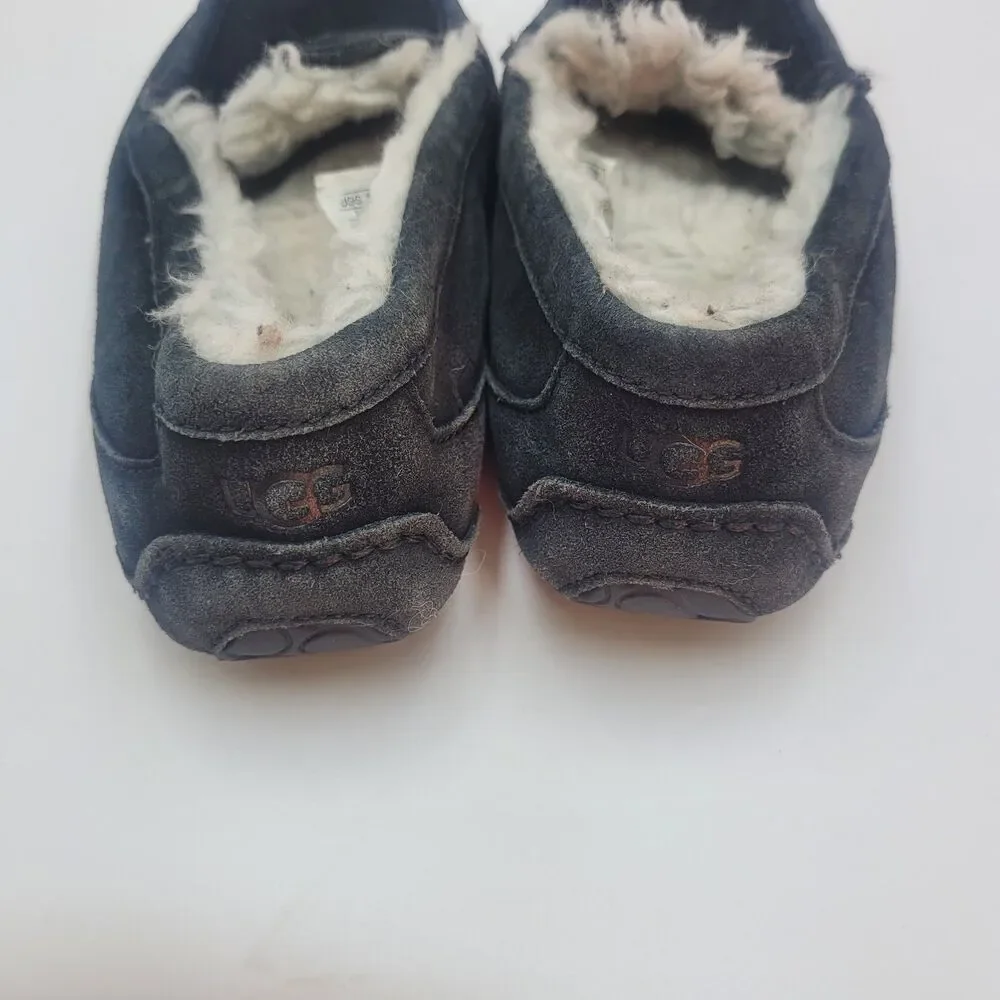 UGG Kids Black Suede Leather Ascot Slippers Size 3 Sherpa Lined Loungewear Cozy